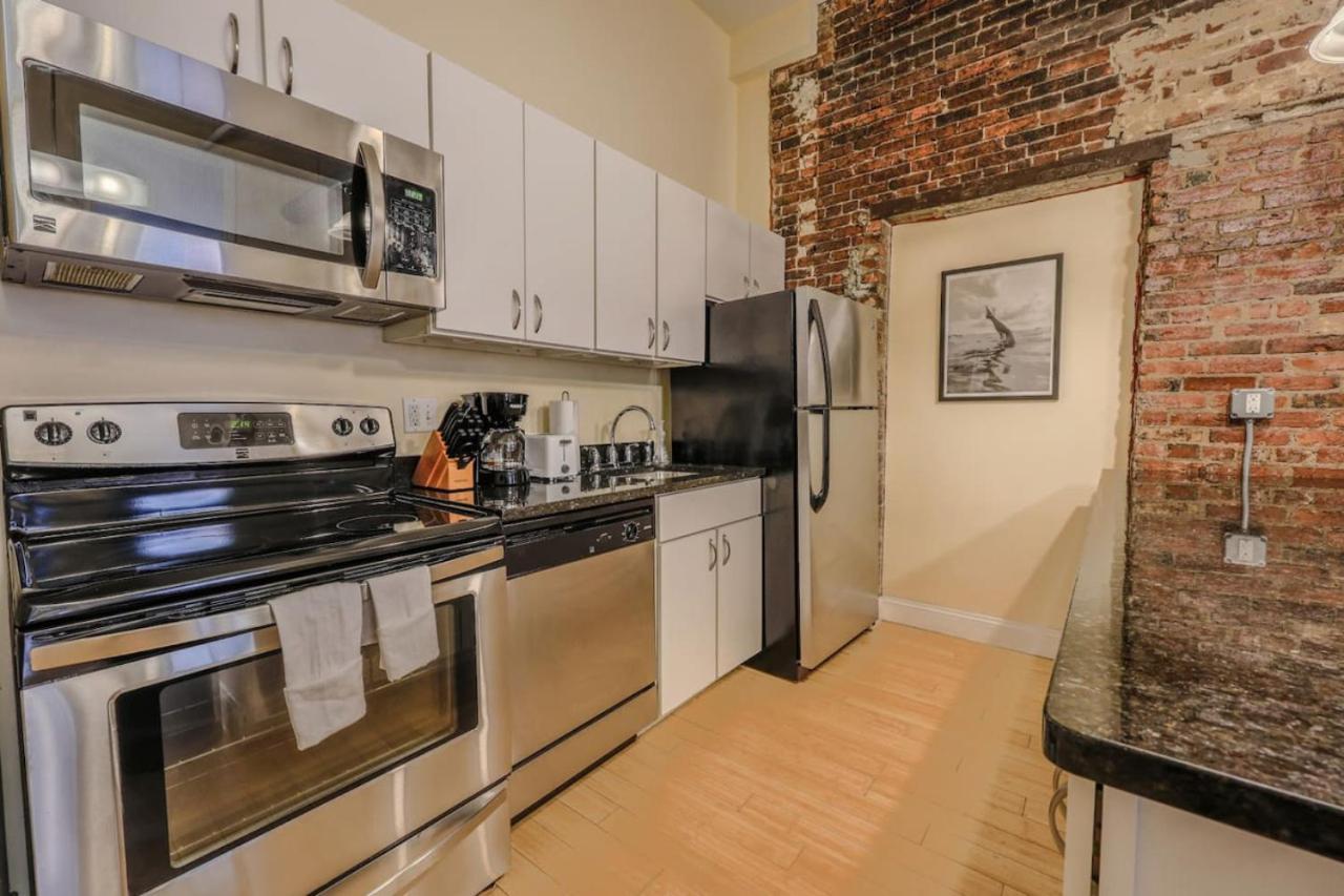 Simple Spacious Apartment Boston