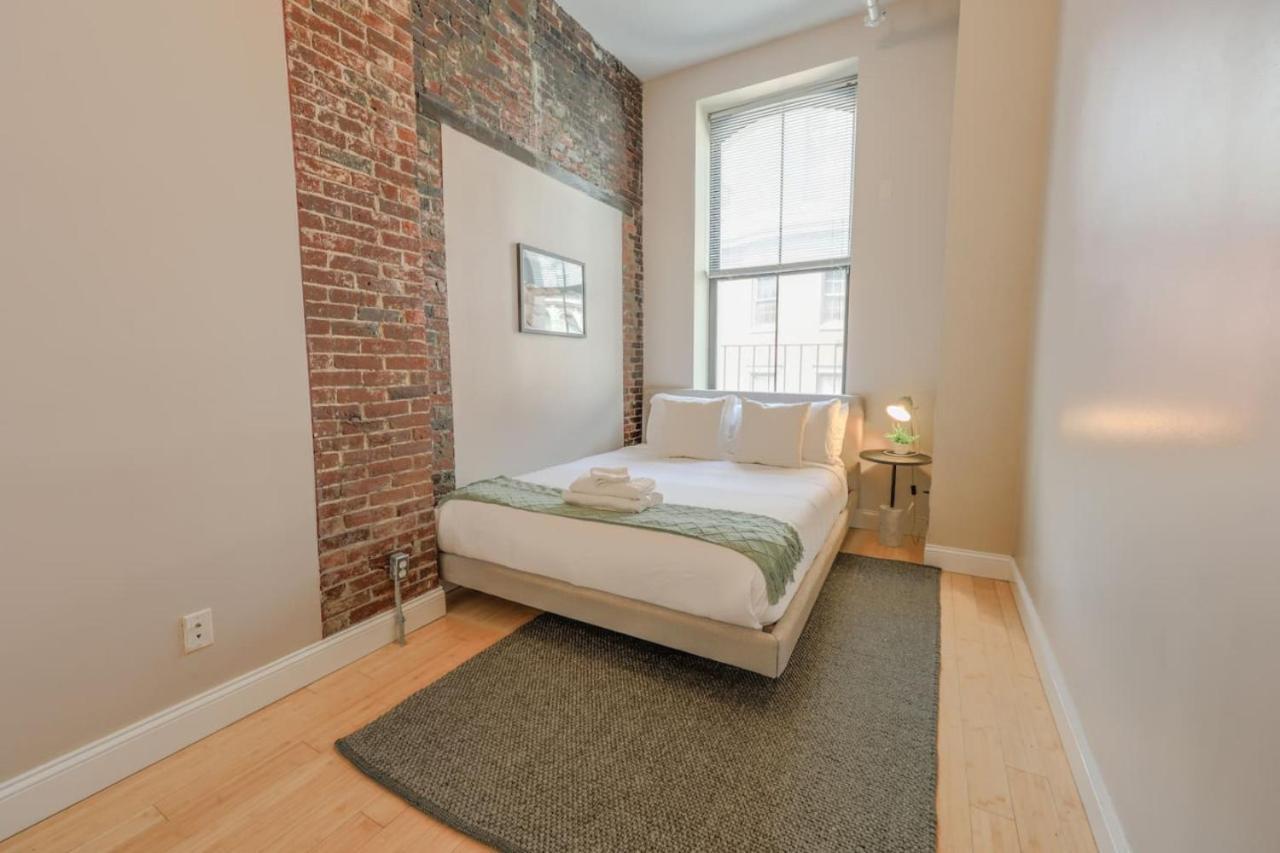 Apartment Simple Spacious Boston