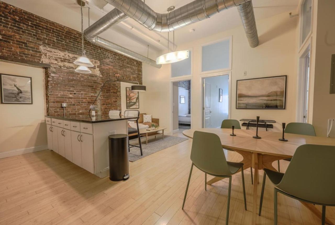 Simple Spacious Apartment *